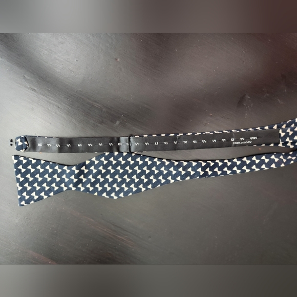 Black and White  Bow Tie - Picture 5 of 5